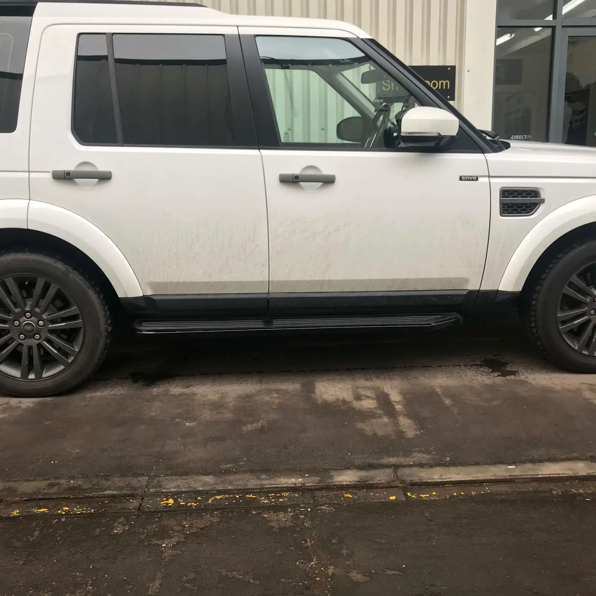 Black OE Style Side Steps for Land Rover Discovery 3 and 4