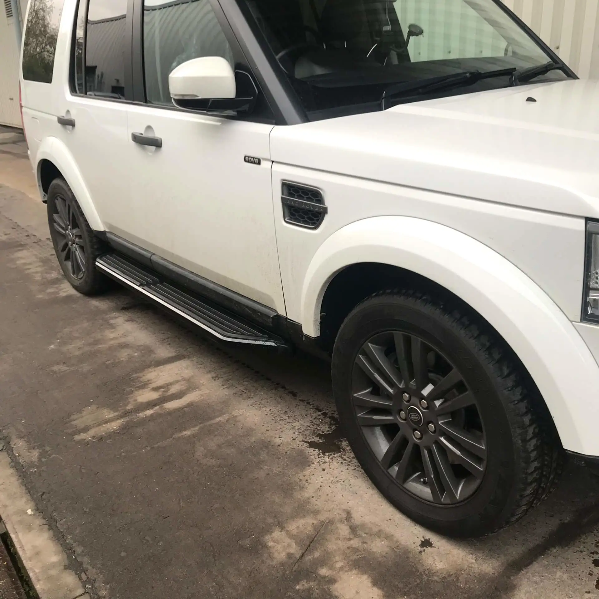 Black OE Style Side Steps for Land Rover Discovery 3 and 4